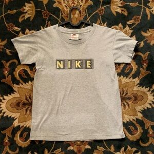 💨 VINTAGE 90S NIKE SPELLOUT CHEST BOX LOGO SHORT SLEEVE T-SHIRT - SIZE SMALL 💨